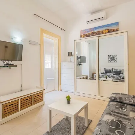 Konukevi Traditional Maltese Townhouse Sliema
